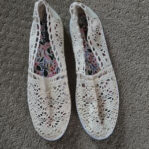 NWOT take A walk, Size 9, Airy Flats!